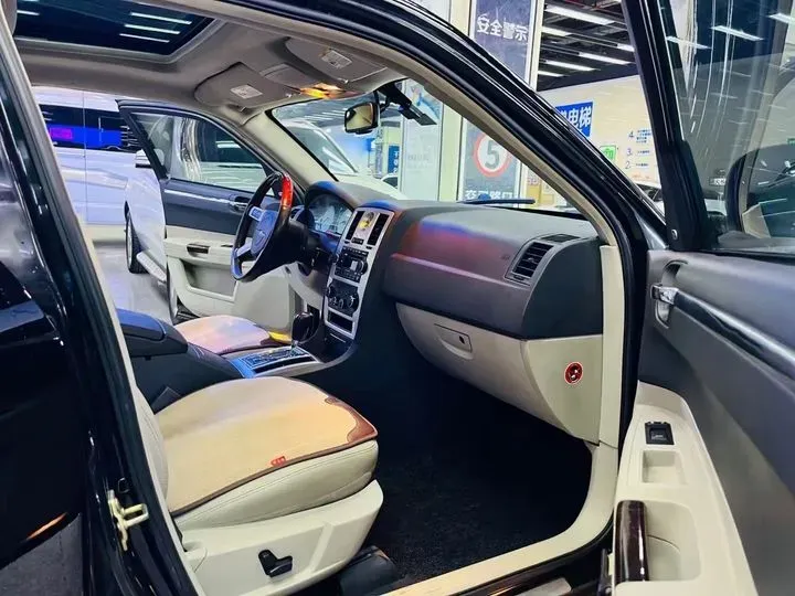 2006 Chrysler 300C 3.5L 255HP V6 5AT,autocango,china used car exporter,china ev exporter,chinese used car exporter,chinese used ev exporter