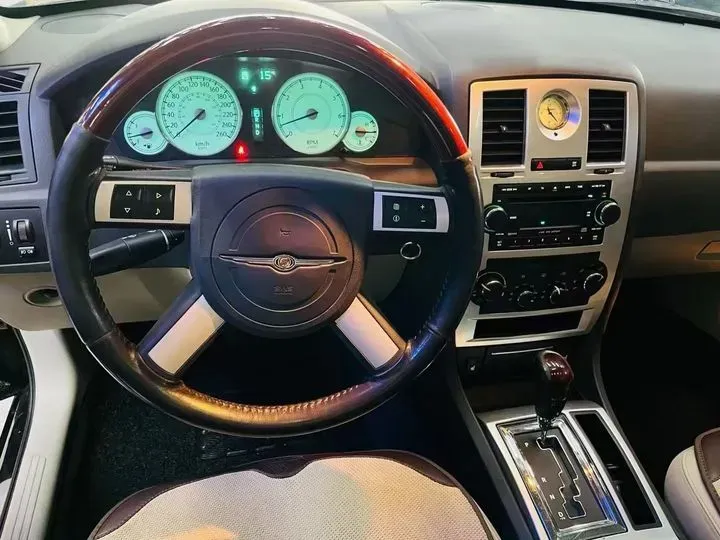 2006 Chrysler 300C 3.5L 255HP V6 5AT,autocango,china used car exporter,china ev exporter,chinese used car exporter,chinese used ev exporter