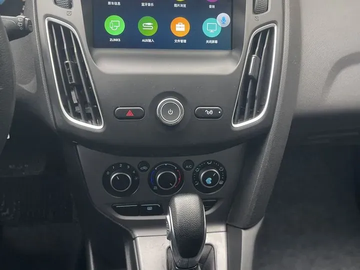 2012 Ford Focus 1.6L 125HP L4 6DCT,autocango,china used car exporter,china ev exporter,chinese used car exporter,chinese used ev exporter