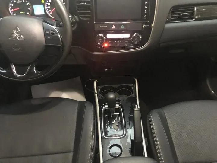 2018 Mitsubishi Outlander 2.0L 166HP L4 CVT,autocango,china used car exporter,china ev exporter,chinese used car exporter,chinese used ev exporter