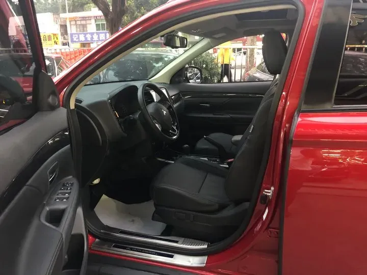 2018 Mitsubishi Outlander 2.0L 166HP L4 CVT,autocango,china used car exporter,china ev exporter,chinese used car exporter,chinese used ev exporter