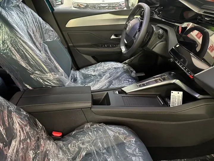 2023 Peugeot 408X 1.6T 175HP L4 8AT,autocango,china used car exporter,china ev exporter,chinese used car exporter,chinese used ev exporter