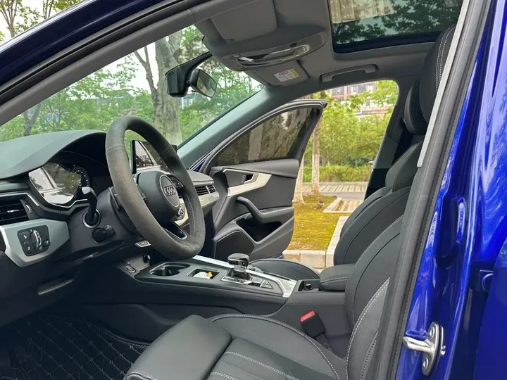 2022 Audi A4L 2.0T 190HP L4 7DCT,autocango,china used car exporter,china ev exporter,chinese used car exporter,chinese used ev exporter