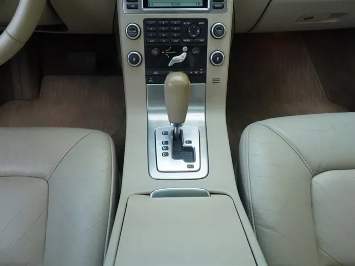 2007 Volvo S80 2.5T 200HP L5 6AT,autocango,china used car exporter,china ev exporter,chinese used car exporter,chinese used ev exporter