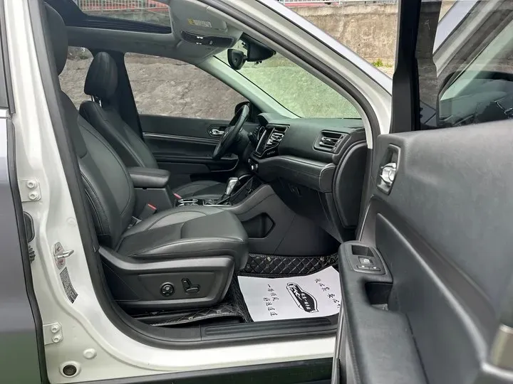 2018 Jeep Commander 2.0T 234HP L4 9AT,autocango,china used car exporter,china ev exporter,chinese used car exporter,chinese used ev exporter