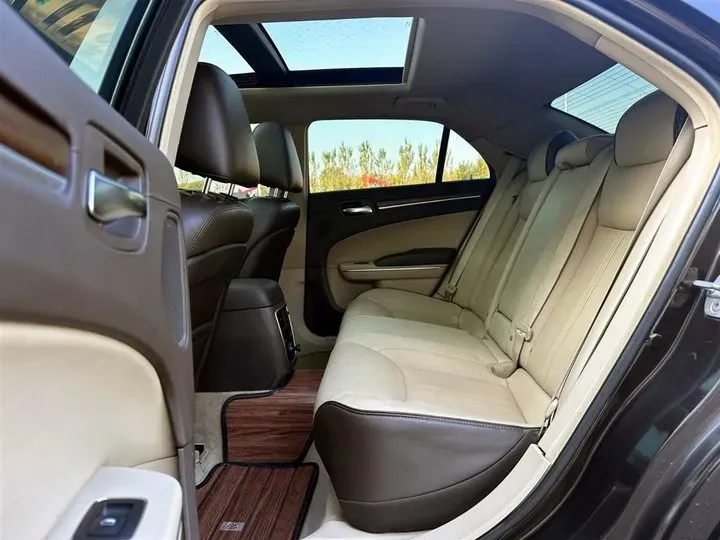 2016 Chrysler 300C 3.6L 286HP V6 8AT,autocango,china used car exporter,china ev exporter,chinese used car exporter,chinese used ev exporter