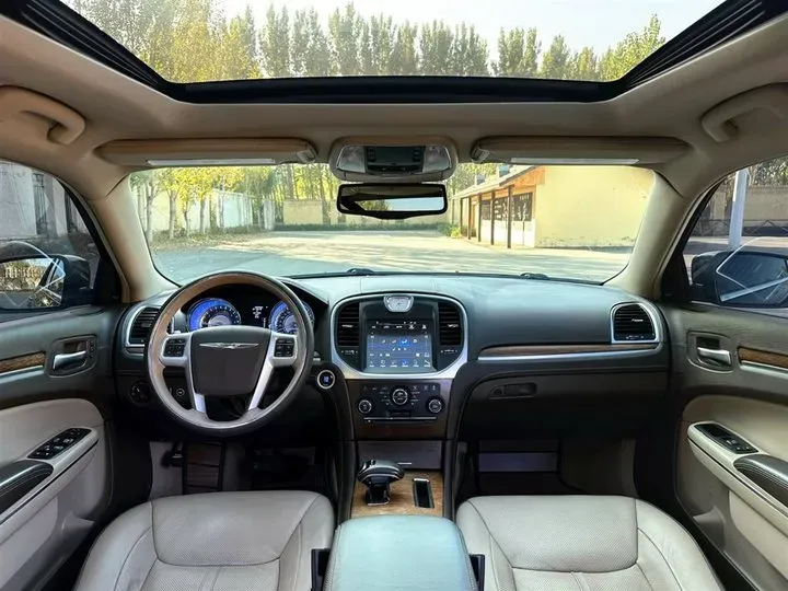 2016 Chrysler 300C 3.6L 286HP V6 8AT,autocango,china used car exporter,china ev exporter,chinese used car exporter,chinese used ev exporter