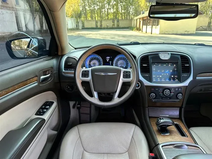 2016 Chrysler 300C 3.6L 286HP V6 8AT,autocango,china used car exporter,china ev exporter,chinese used car exporter,chinese used ev exporter