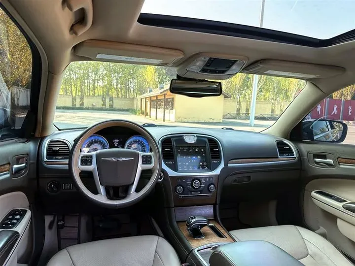 2016 Chrysler 300C 3.6L 286HP V6 8AT,autocango,china used car exporter,china ev exporter,chinese used car exporter,chinese used ev exporter