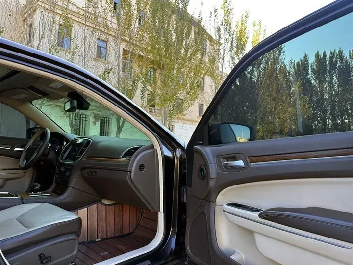 2016 Chrysler 300C 3.6L 286HP V6 8AT,autocango,china used car exporter,china ev exporter,chinese used car exporter,chinese used ev exporter