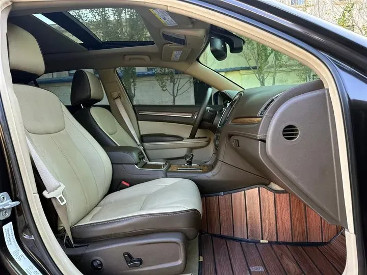 2016 Chrysler 300C 3.6L 286HP V6 8AT,autocango,china used car exporter,china ev exporter,chinese used car exporter,chinese used ev exporter