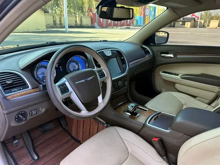 2016 Chrysler 300C 3.6L 286HP V6 8AT,autocango,china used car exporter,china ev exporter,chinese used car exporter,chinese used ev exporter