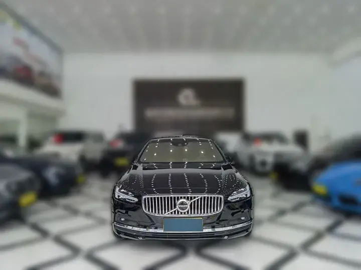 2022 Volvo S90 2.0T 250HP L4 8AT