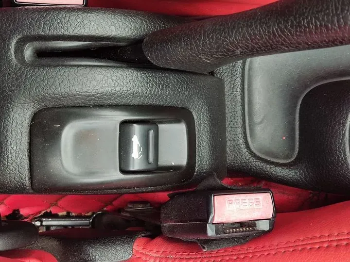 2007 Peugeot 206 1.6L 109HP L4 4AT,autocango,china used car exporter,china ev exporter,chinese used car exporter,chinese used ev exporter