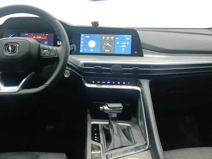 2021 ChangAn CS35 Plus 1.4T 160HP L4 7DCT,autocango,china used car exporter,china ev exporter,chinese used car exporter,chinese used ev exporter