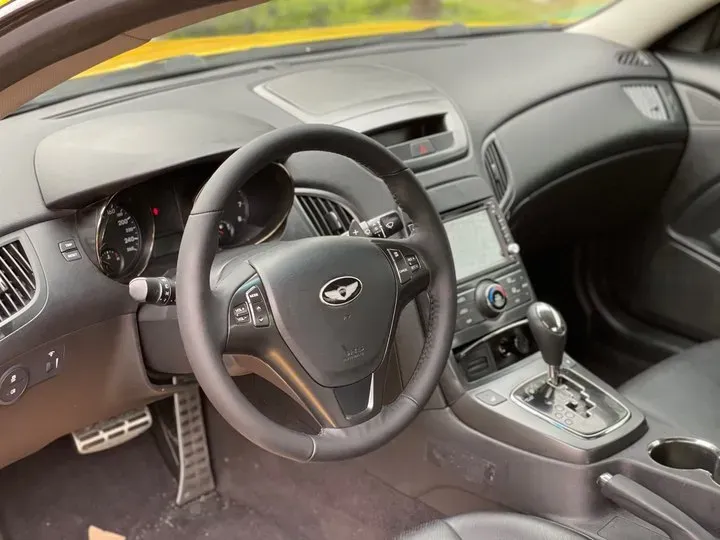 2009 Hyundai Rohens-Coupe 2.0T 210HP L4 5AT,autocango,china used car exporter,china ev exporter,chinese used car exporter,chinese used ev exporter