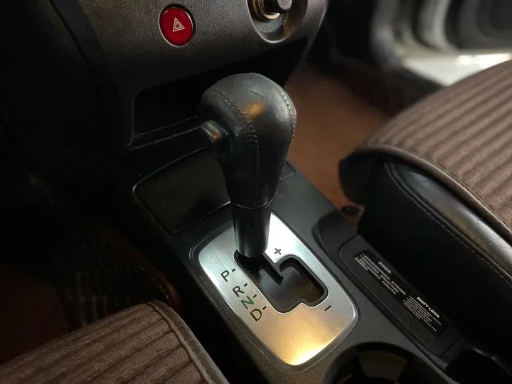 2005 Mitsubishi Outlander Classic 2.4L 160HP L4 4AT,autocango,china used car exporter,china ev exporter,chinese used car exporter,chinese used ev exporter