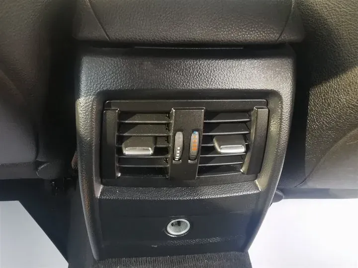 2013 BMW 3 Series 2.0T 184HP L4 8AT,autocango,china used car exporter,china ev exporter,chinese used car exporter,chinese used ev exporter