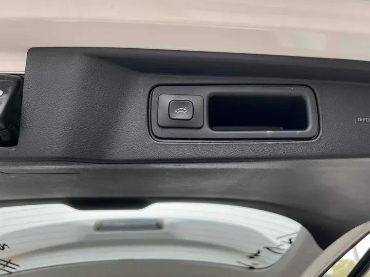 2016 Toyota Fortuner 2.7L 163HP L4 6AT,autocango,china used car exporter,china ev exporter,chinese used car exporter,chinese used ev exporter