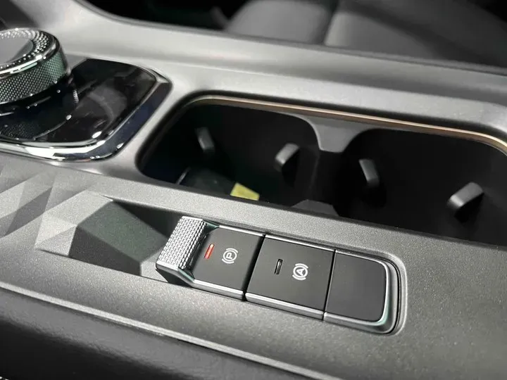 2023 WuLing XingYun 2.0L 136HP L4 1DHT Hybrid 1.8KWH,autocango,china used car exporter,china ev exporter,chinese used car exporter,chinese used ev exporter