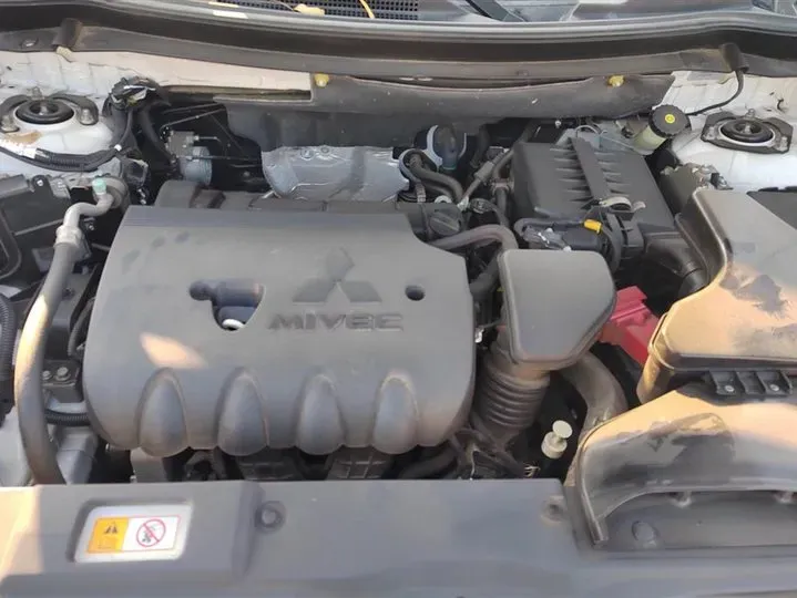 2016 Mitsubishi Outlander 2.4L 192HP L4 CVT,autocango,china used car exporter,china ev exporter,chinese used car exporter,chinese used ev exporter