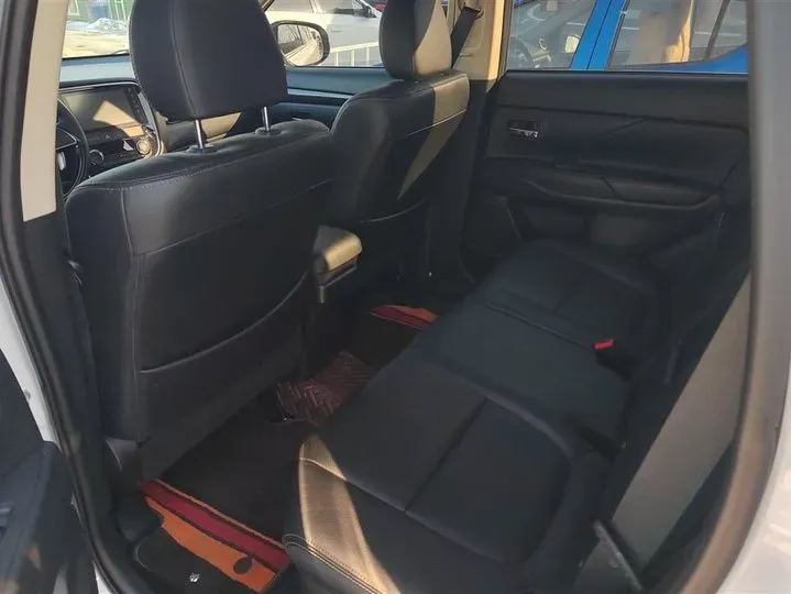 2016 Mitsubishi Outlander 2.4L 192HP L4 CVT,autocango,china used car exporter,china ev exporter,chinese used car exporter,chinese used ev exporter