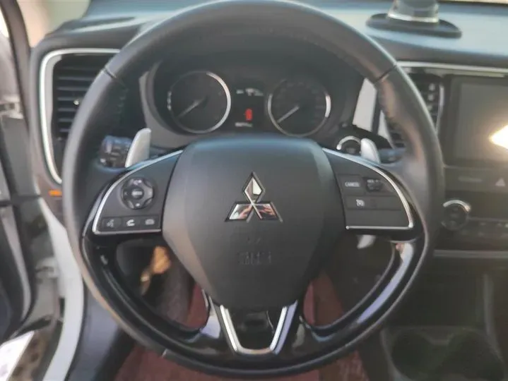 2016 Mitsubishi Outlander 2.4L 192HP L4 CVT,autocango,china used car exporter,china ev exporter,chinese used car exporter,chinese used ev exporter