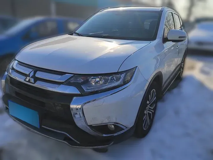 2016 Mitsubishi Outlander 2.4L 192HP L4 CVT,autocango,china used car exporter,china ev exporter,chinese used car exporter,chinese used ev exporter