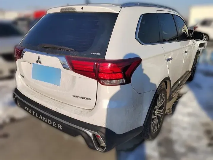 2016 Mitsubishi Outlander 2.4L 192HP L4 CVT,autocango,china used car exporter,china ev exporter,chinese used car exporter,chinese used ev exporter