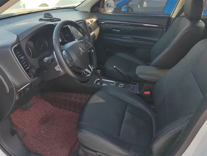 2016 Mitsubishi Outlander 2.4L 192HP L4 CVT,autocango,china used car exporter,china ev exporter,chinese used car exporter,chinese used ev exporter