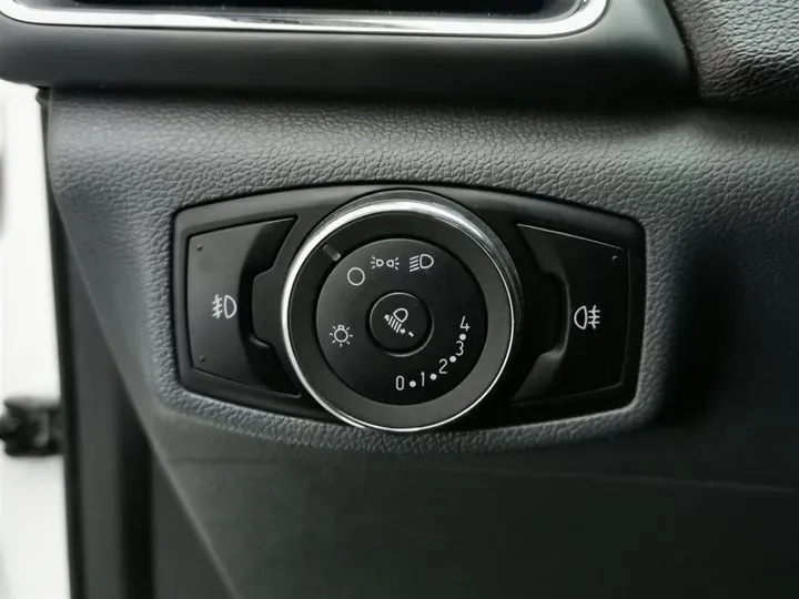 2015 Ford Escort 1.5L 113HP L4 6AT,autocango,china used car exporter,china ev exporter,chinese used car exporter,chinese used ev exporter