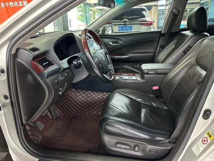 2011 Toyota Crown 2.5L 193HP V6 6AT,autocango,china used car exporter,china ev exporter,chinese used car exporter,chinese used ev exporter