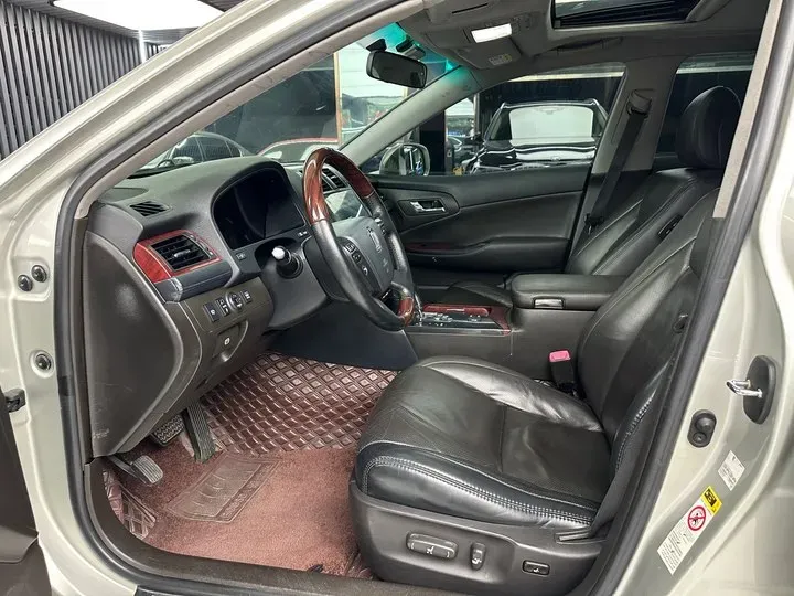 2011 Toyota Crown 2.5L 193HP V6 6AT,autocango,china used car exporter,china ev exporter,chinese used car exporter,chinese used ev exporter