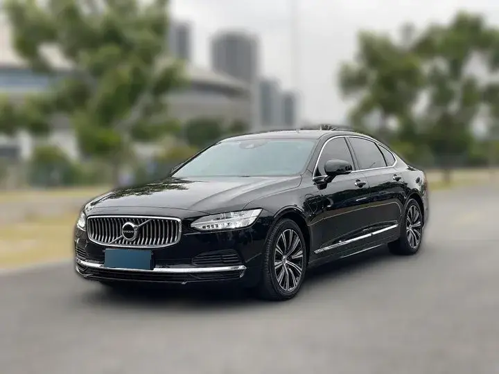 2021 Volvo S90 2.0T 303HP L4 8AT PHEV 11.6KWH