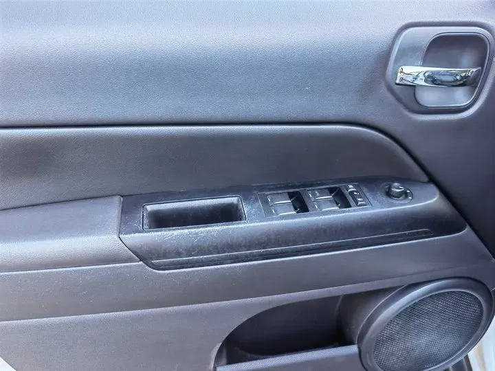 2014 Jeep Patriot 2.4L 170HP L4 6AT,autocango,china used car exporter,china ev exporter,chinese used car exporter,chinese used ev exporter