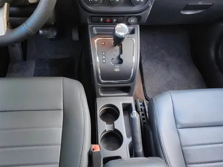 2014 Jeep Patriot 2.4L 170HP L4 6AT,autocango,china used car exporter,china ev exporter,chinese used car exporter,chinese used ev exporter