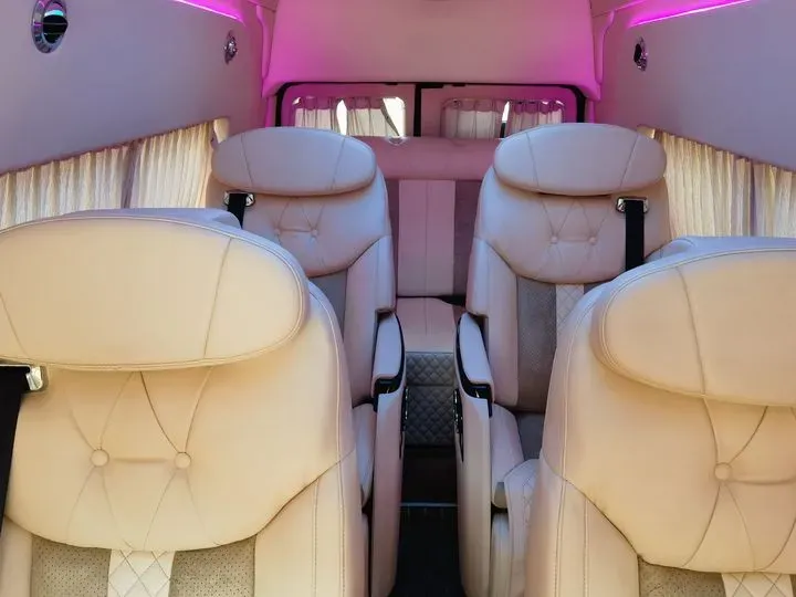 2011 Ford E350 5.4L 258HP V8 5AT,autocango,china used car exporter,china ev exporter,chinese used car exporter,chinese used ev exporter