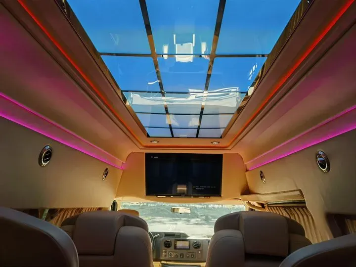 2011 Ford E350 5.4L 258HP V8 5AT,autocango,china used car exporter,china ev exporter,chinese used car exporter,chinese used ev exporter