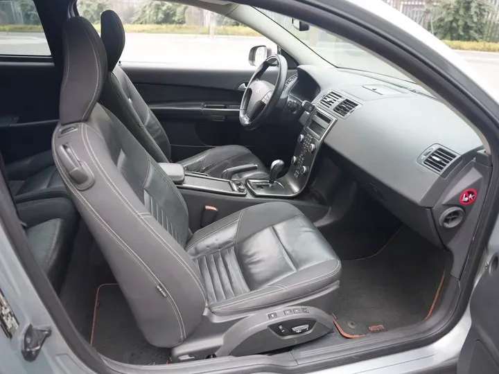 2010 Volvo C30 2.0L 145HP L4 6DCT,autocango,china used car exporter,china ev exporter,chinese used car exporter,chinese used ev exporter