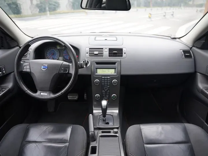 2010 Volvo C30 2.0L 145HP L4 6DCT,autocango,china used car exporter,china ev exporter,chinese used car exporter,chinese used ev exporter