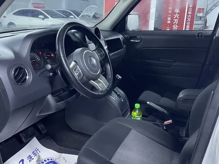 2015 Jeep Patriot 2.4L 170HP L4 6AT,autocango,china used car exporter,china ev exporter,chinese used car exporter,chinese used ev exporter