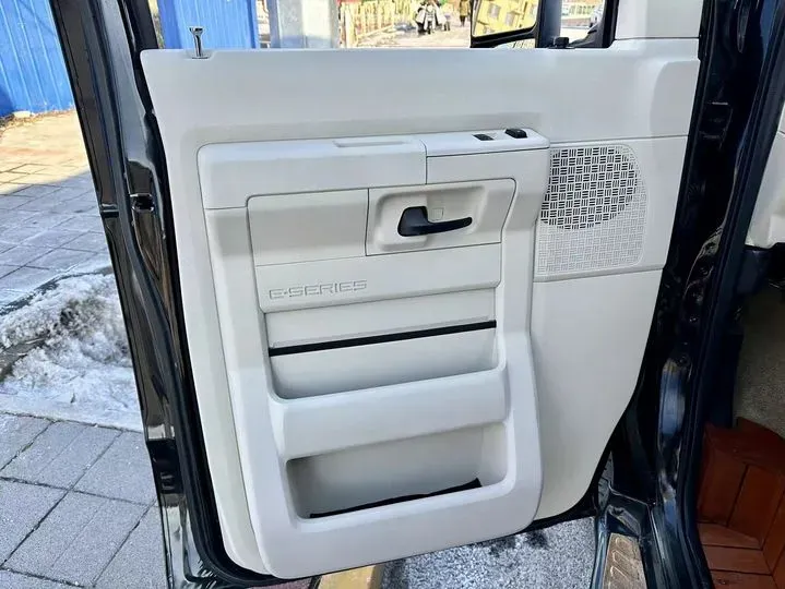 2011 Ford E350 5.4L 258HP V8 5AT,autocango,china used car exporter,china ev exporter,chinese used car exporter,chinese used ev exporter