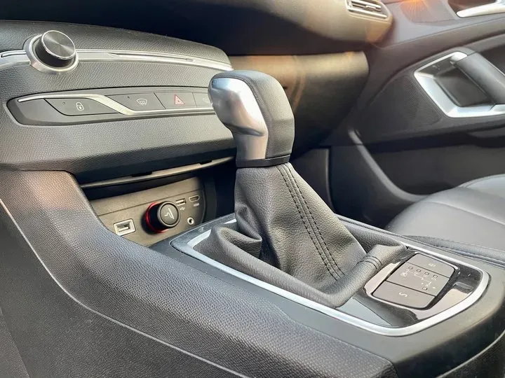 2015 Peugeot 308S 1.2T 136HP L3 6AT,autocango,china used car exporter,china ev exporter,chinese used car exporter,chinese used ev exporter