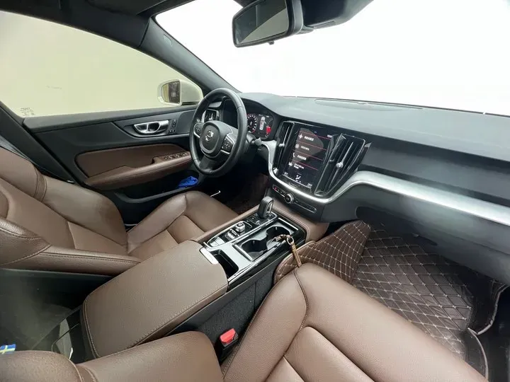 2021 Volvo S60 2.0T 303HP L4 8AT PHEV 11.6KWH,autocango,china used car exporter,china ev exporter,chinese used car exporter,chinese used ev exporter