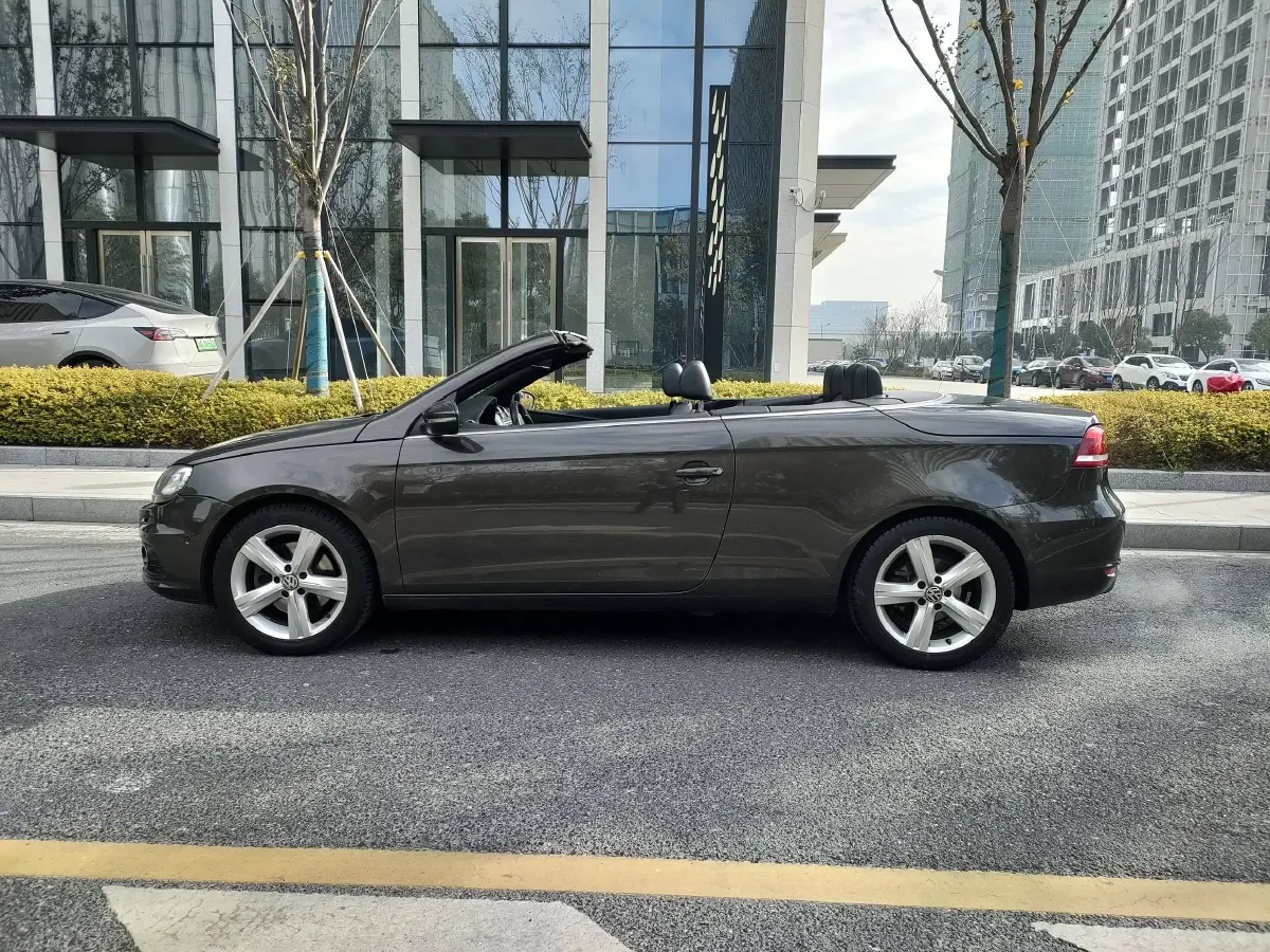 2011 Volkswagen Eos 2.0T 211HP L4 6DCT,autocango,china used car exporter,china ev exporter,chinese used car exporter,chinese used ev exporter