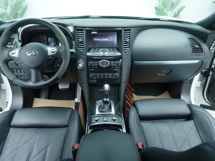 2015 Infiniti QX70 3.7L 351HP V6 7AT,autocango,china used car exporter,china ev exporter,chinese used car exporter,chinese used ev exporter