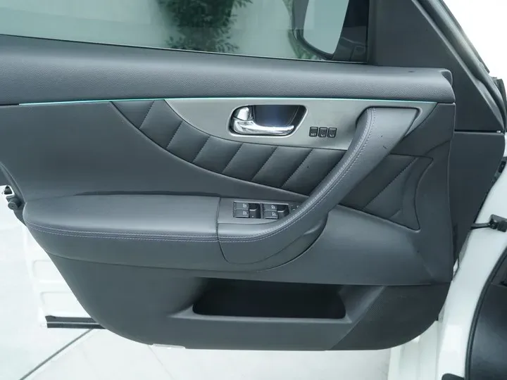 2015 Infiniti QX70 3.7L 351HP V6 7AT,autocango,china used car exporter,china ev exporter,chinese used car exporter,chinese used ev exporter