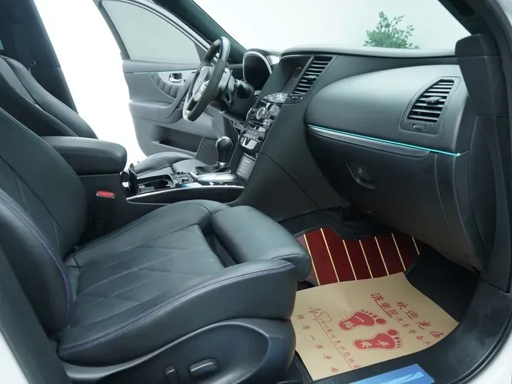 2015 Infiniti QX70 3.7L 351HP V6 7AT,autocango,china used car exporter,china ev exporter,chinese used car exporter,chinese used ev exporter