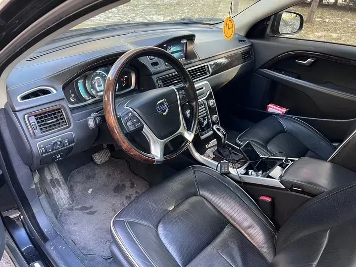 2015 Volvo S80L 2.0T 214HP L5 6AT,autocango,china used car exporter,china ev exporter,chinese used car exporter,chinese used ev exporter