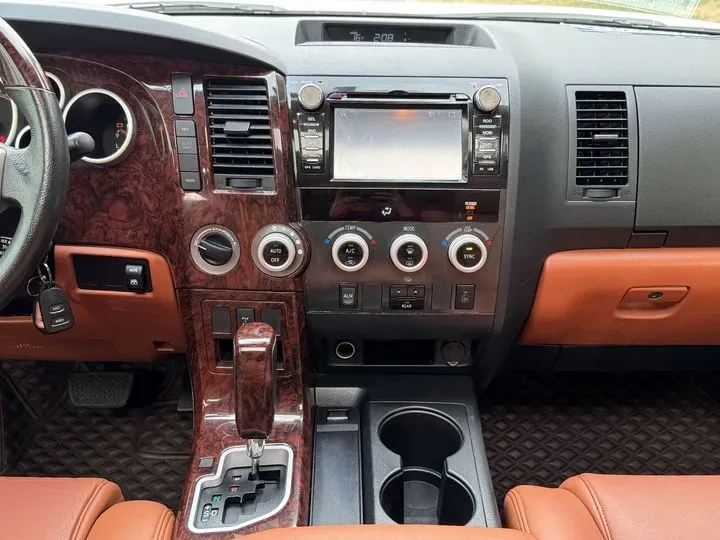 2010 Toyota Sequoia 5.7L 386HP V8 6AT,autocango,china used car exporter,china ev exporter,chinese used car exporter,chinese used ev exporter